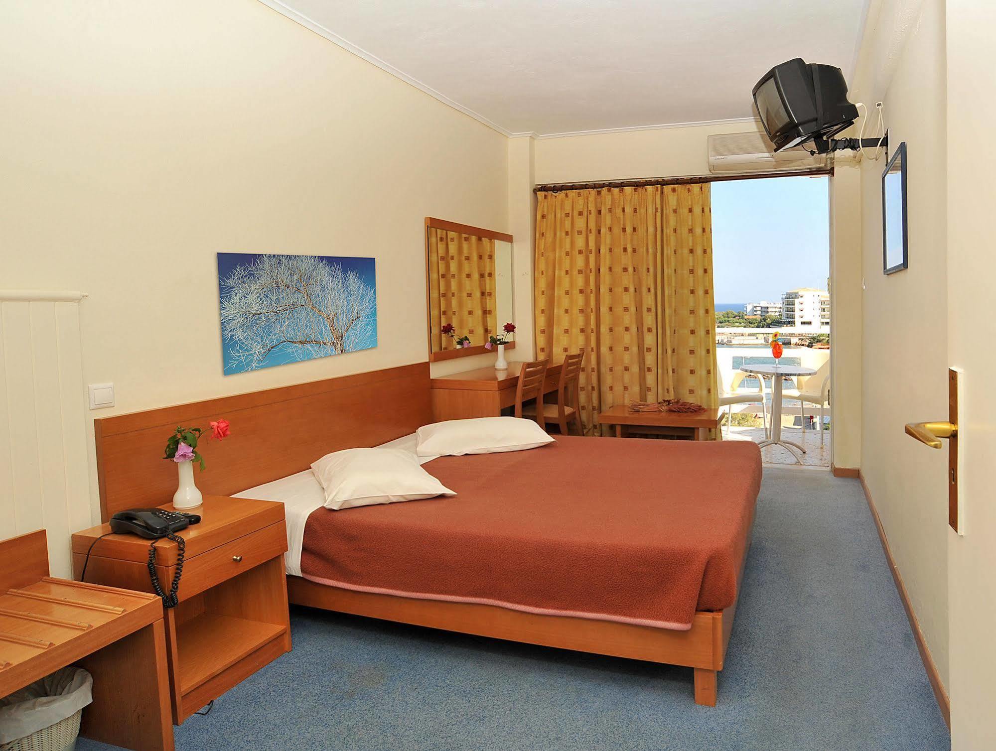 מאטי Attica Beach Hotel מראה חיצוני תמונה